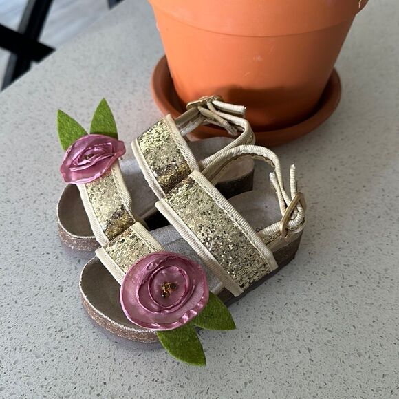 NWOT JoyFolie Gold Glitter Sandals 4 Lilac Leaf Open Toes Sparkles Golden Rose - Picture 3 of 9